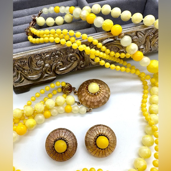 Vintage Yellow Necklace Demi Set - Picture 13 of 17